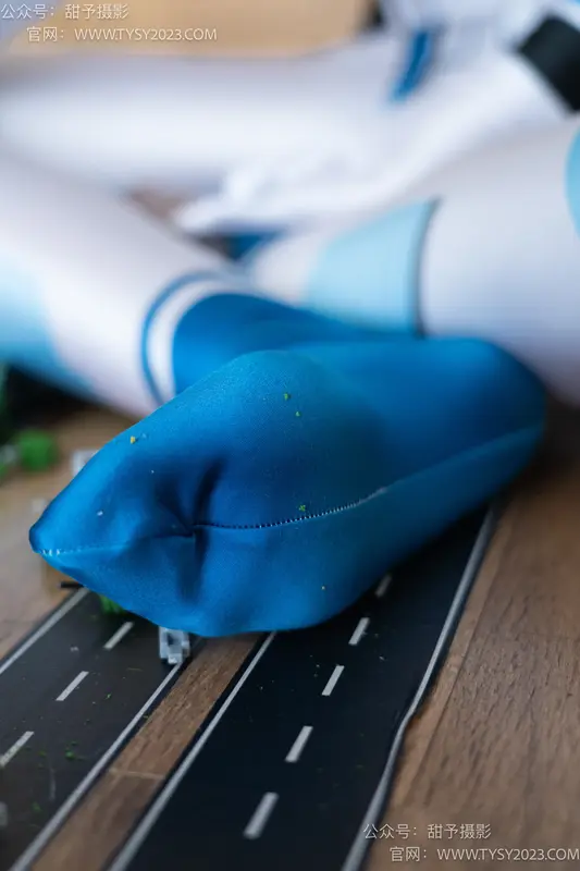 甜予摄影 No.092 璇璇-连脚cos服、透明高跟鞋、小人国剧情 - 甜予摄影